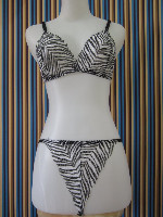 Lingerie-bikini(G)
warna:Sesuai Foto
ukuran:Alls ...